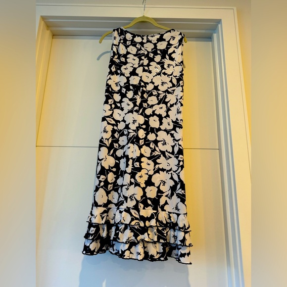 Cute floral navy and white fit and flare dress. - Picture 3 of 3